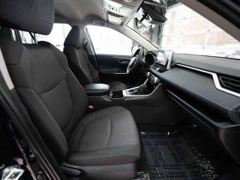 Used 2025 Toyota RAV4 XLE image 27