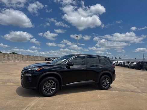 Used 2026 Nissan Rogue S FWD image 11