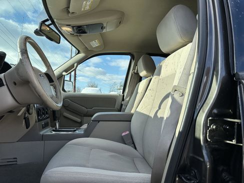 Used 2006 Ford Explorer XLT image 11