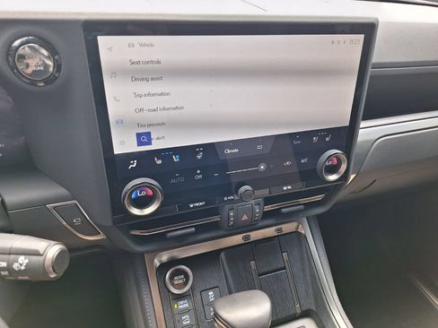 Used 2024 Lexus GX 550 AWD/4WD image 14