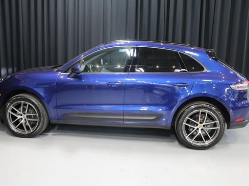 Certified 2024 Porsche Macan image 2