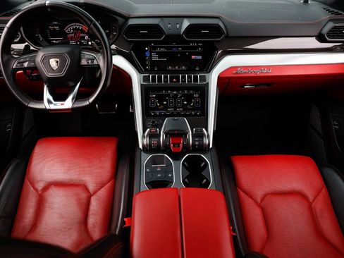 Used 2020 Lamborghini Urus image 2