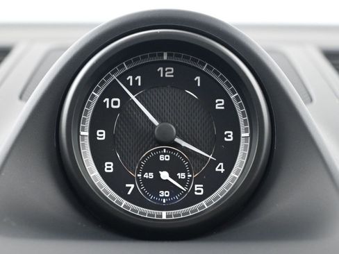 Certified 2026 Porsche Macan image 12