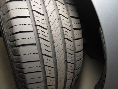 Used 2023 Chrysler Pacifica Touring-L image 23