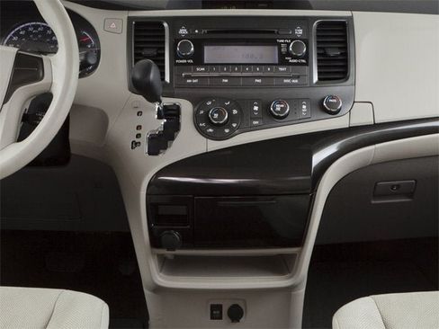 Used 2013 Toyota Sienna XLE w/ Entertainment Pkg AWD/4WD image 13