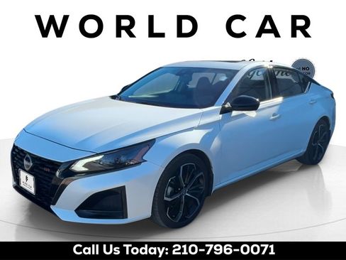 Used 2024 Nissan Altima 2.5 SR w/ SR Premium Package image 7