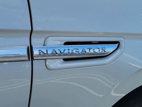 Used 2021 Lincoln Navigator Reserve w/ Luxury Package AWD/4WD image 9