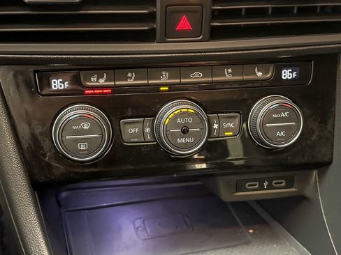 Used 2021 Volkswagen Jetta SEL Premium image 21