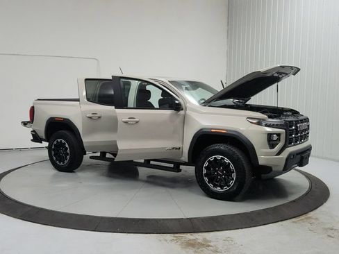 Used 2026 GMC Canyon AT4 w/ Technology Plus Package AWD/4WD image 9