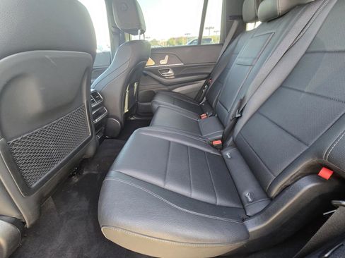 Used 2024 Mercedes-Benz GLS 450 4MATIC image 10