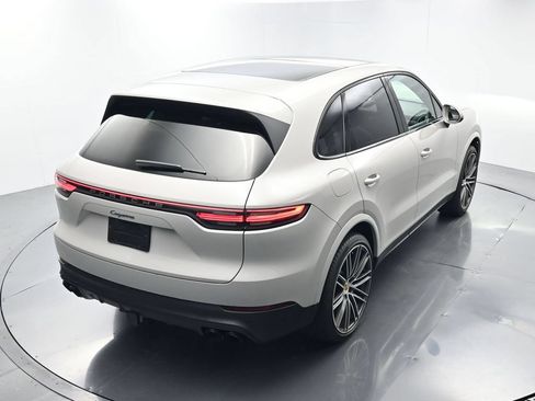Certified 2023 Porsche Cayenne Platinum Edition AWD/4WD image 37