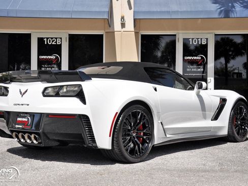 Used 2019 Chevrolet Corvette Z06 RWD image 32