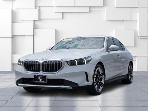 Used 2026 BMW 530i xDrive w/ Premium Package AWD/4WD image 3