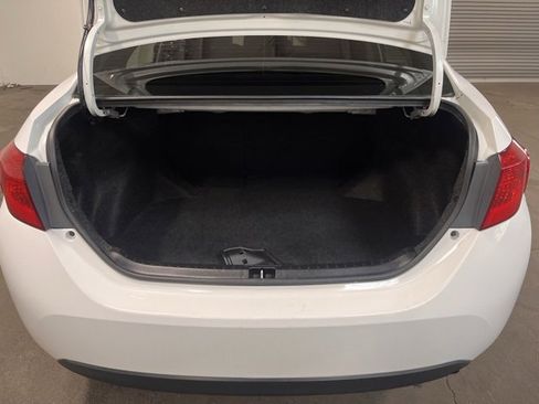 Used 2017 Toyota Corolla SE image 16