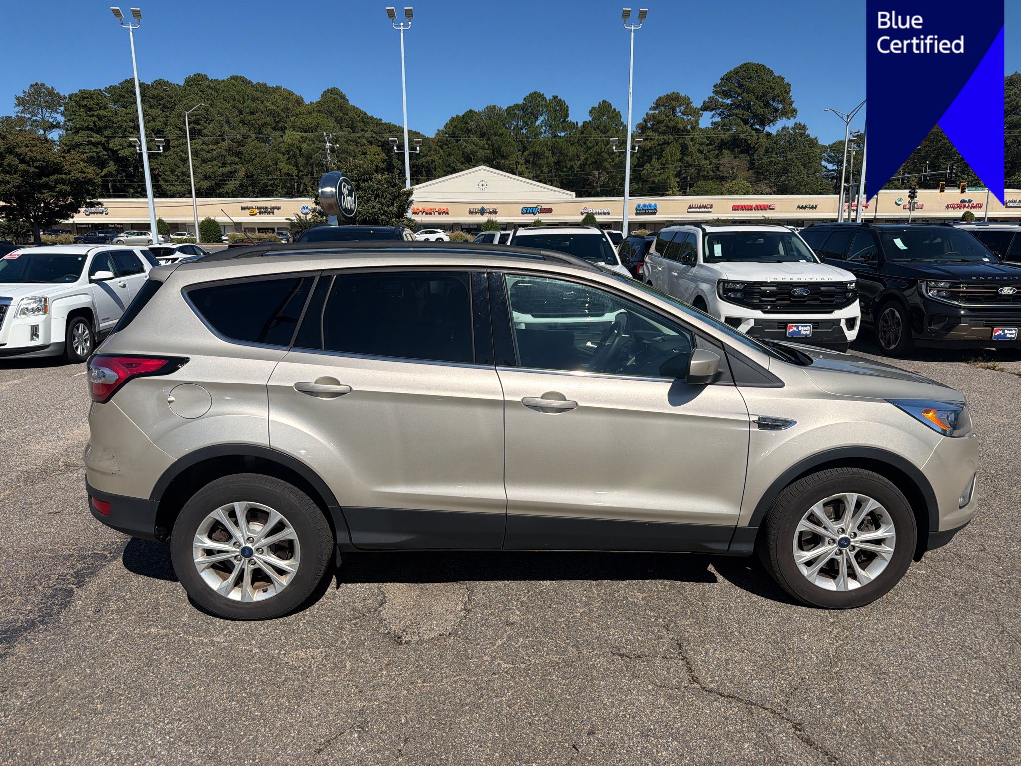 Used 2017 Ford Escape SE w/ Equipment Group 201A AWD/4WD image 4