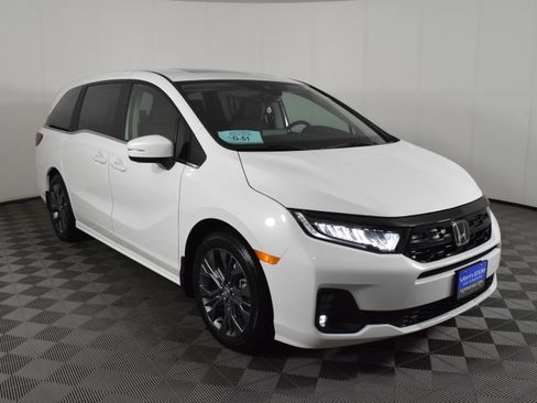 New 2026 Honda Odyssey Touring image 4