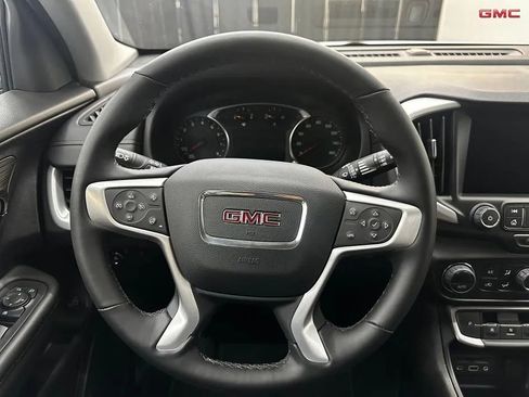 Used 2024 GMC Terrain SLT image 10