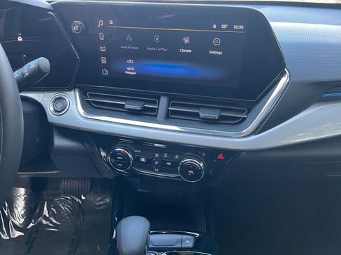 Used 2025 Chevrolet Trax LT image 18