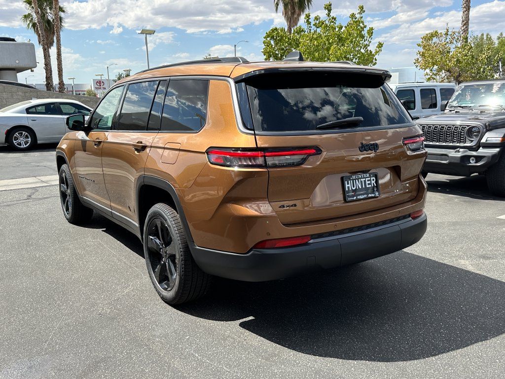 New 2026 Jeep Grand Cherokee L Limited w/ Limited Altitude Package AWD/4WD image 4