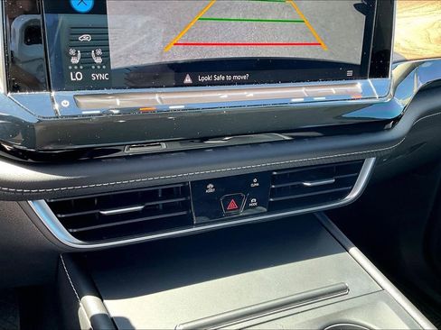 Certified 2024 Volkswagen Atlas SE image 16