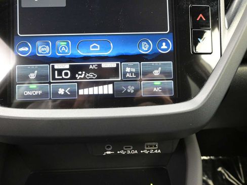 Used 2025 Subaru Forester Premium AWD/4WD image 18