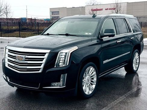 Used 2015 Cadillac Escalade Platinum image 3