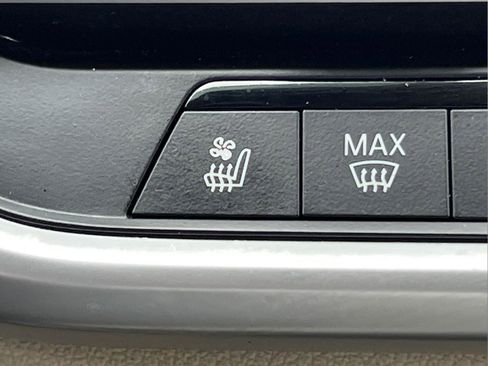 Used 2021 BMW X5 sDrive40i w/ Executive Package image 33