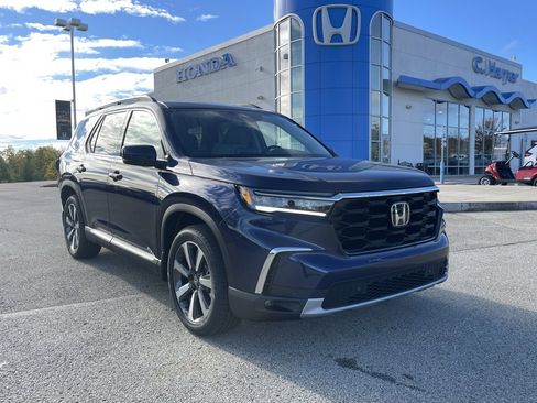New 2025 Honda Pilot Touring image 1