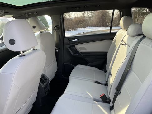 Used 2021 Volkswagen Tiguan SE R-Line w/ 3rd Row Seat Package image 26