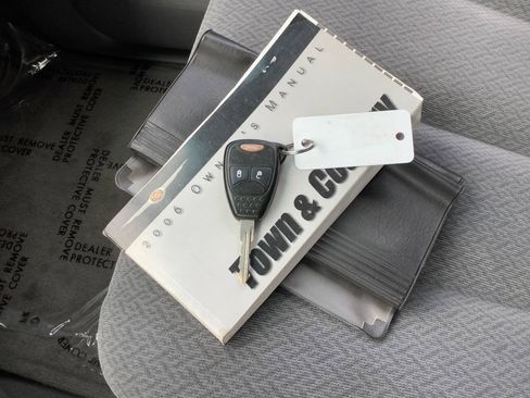Used 2006 Chrysler Town & Country LX w/ Popular Equipment Group II FWD image 37