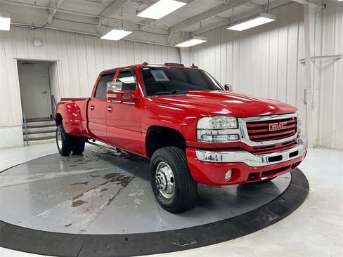 Used 2006 GMC Sierra 3500 SLT w/ Heavy-Duty Power Package image 3