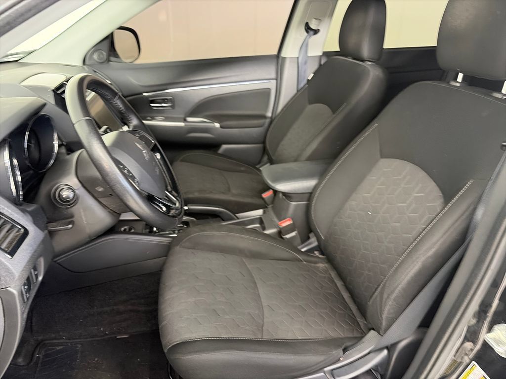 Used 2020 Mitsubishi Outlander Sport SE AWD/4WD image 11