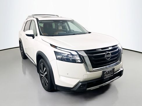 Used 2023 Nissan Pathfinder Platinum FWD image 1