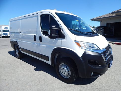 Used 2025 RAM ProMaster 2500 w/ U-Haul Equipment Group FWD image 9
