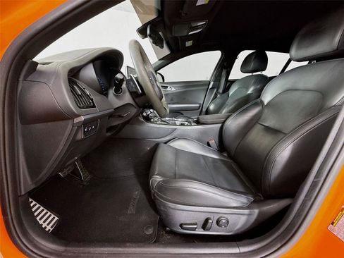 Used 2019 Kia Stinger GTS RWD image 2
