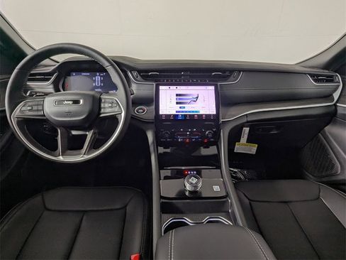 New 2025 Jeep Grand Cherokee Limited w/ Luxury Tech Group II image 16