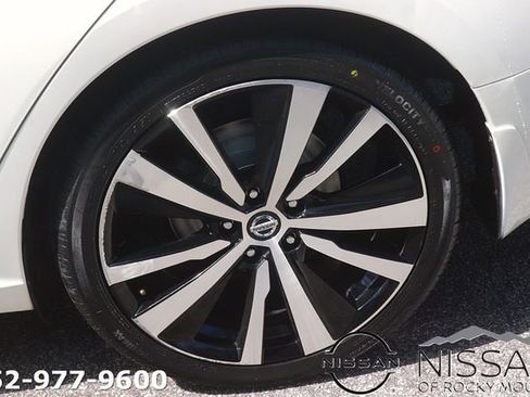 Used 2019 Nissan Altima 2.5 SR FWD image 10