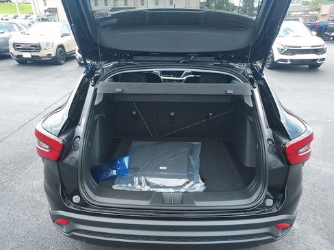 New 2026 Chevrolet Trax LT w/ Driver Confidence Package FWD image 9