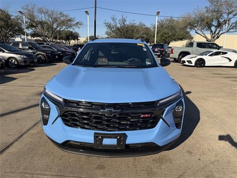 Used 2024 Chevrolet Trax RS image 2