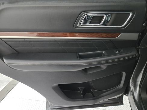 Used 2018 Ford Explorer Platinum AWD/4WD image 20