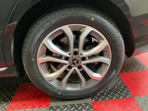 Used 2018 Mercedes-Benz C 300 4MATIC Sedan image 5