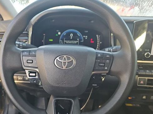 Used 2025 Toyota Camry LE w/ Convenience Package FWD image 5