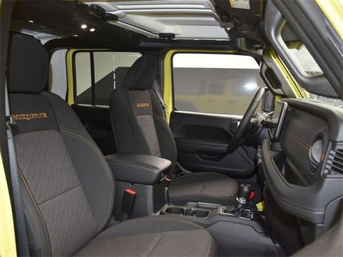 Used 2024 Jeep Gladiator Mojave w/ Technology Group image 12