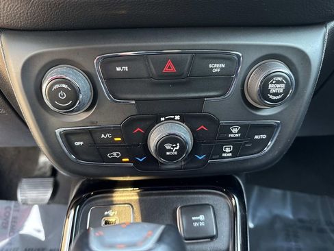 Used 2020 Jeep Compass Limited image 32