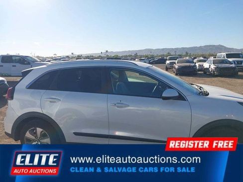 Used 2019 Kia Niro LX image 27