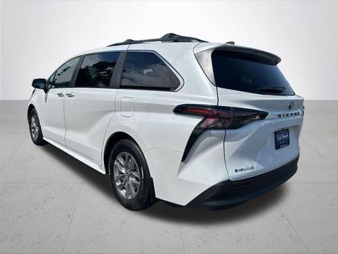 Certified 2026 Toyota Sienna XLE AWD/4WD image 10