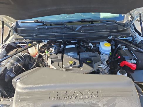 Used 2024 RAM 2500 Limited w/ Safety Group image 32