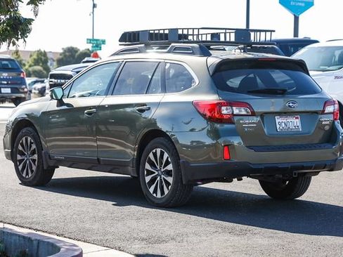 Used 2017 Subaru Outback 2.5i Limited AWD/4WD image 2
