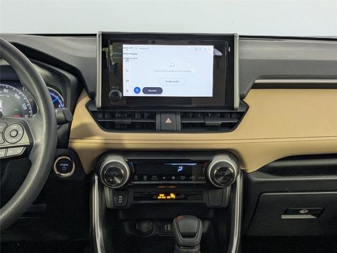 Used 2025 Toyota RAV4 XLE image 34