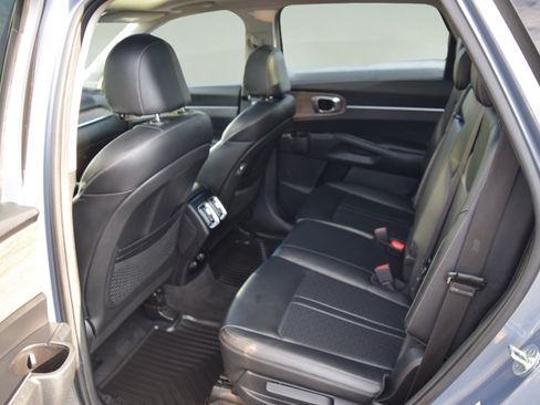 Used 2022 Kia Sorento S w/ Panoramic Sunroof Package AWD/4WD image 7